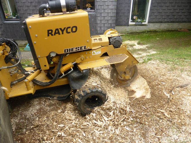 Machine de dessouchage